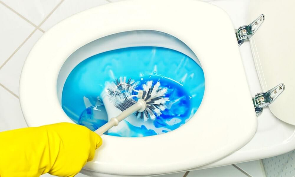 clean the siphon jet hole in a toilet